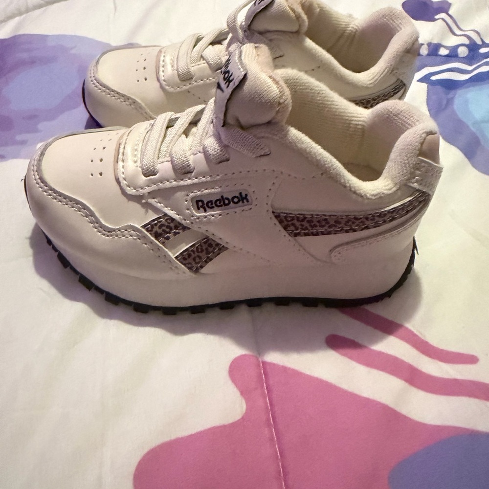 Reebok Kids Cream Sneakers with Pink Metallic Accent